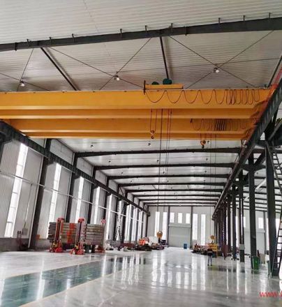 金歐歐式雙梁起重機在重型機械、汽車零部件等生產車間中的應用